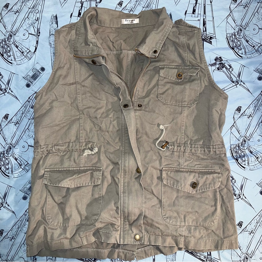 Beyove Women's Utility Vest - Picture 1 of 11
